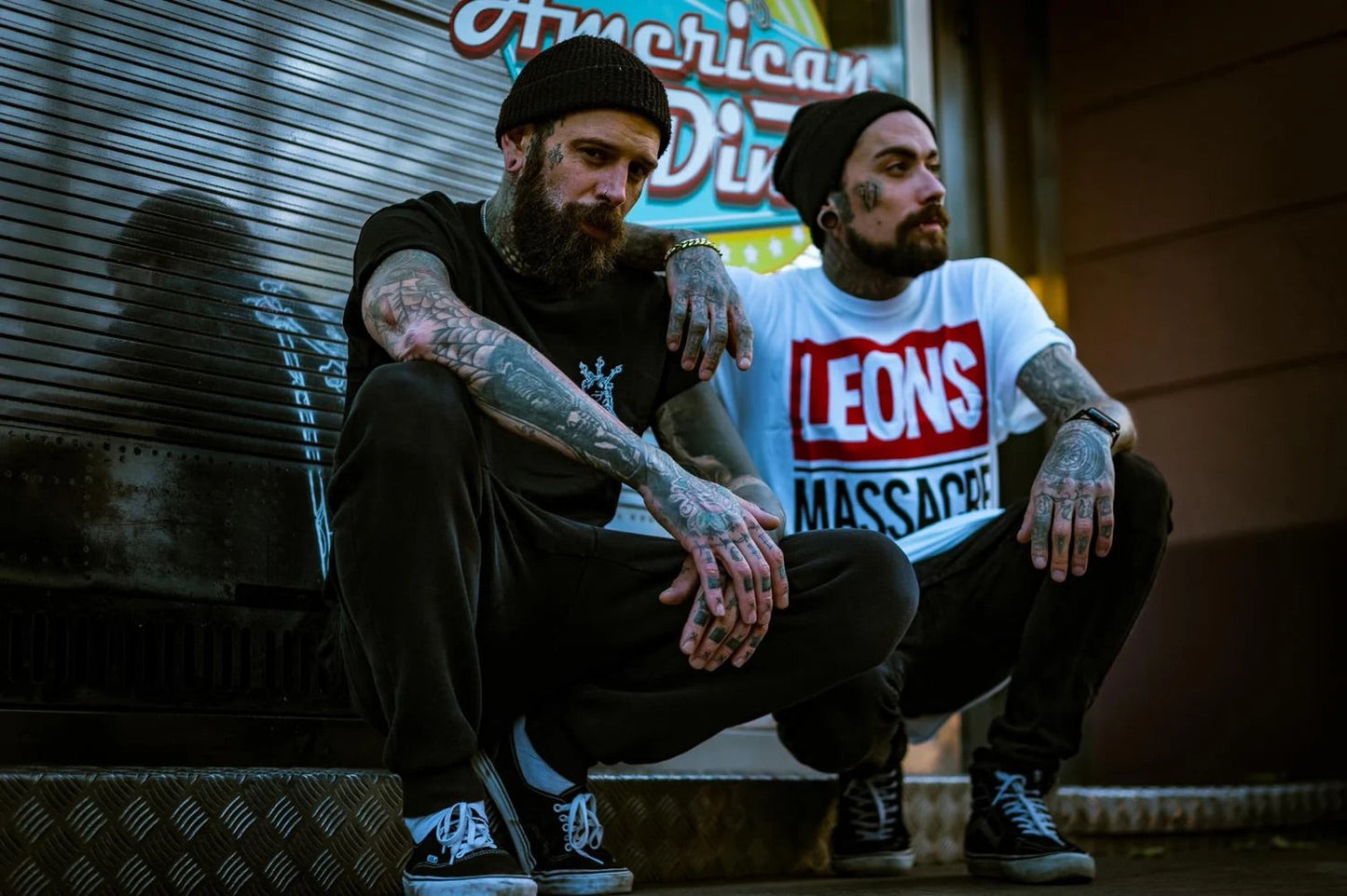 LEONS TEE